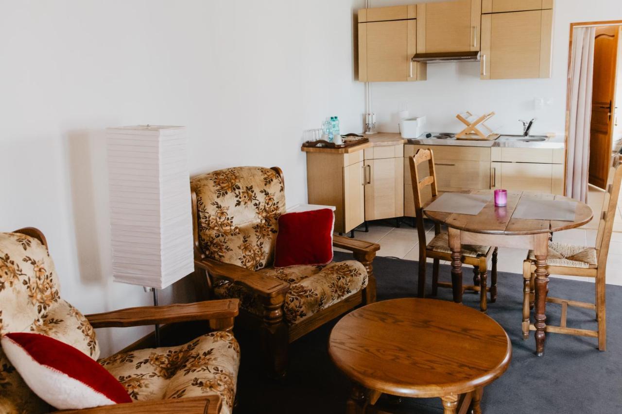 Hotel Les Charmilles De Mormal Landrecies Εξωτερικό φωτογραφία